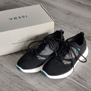 Size 9 BNWOT Vessi Everyday Move waterproof sneakers